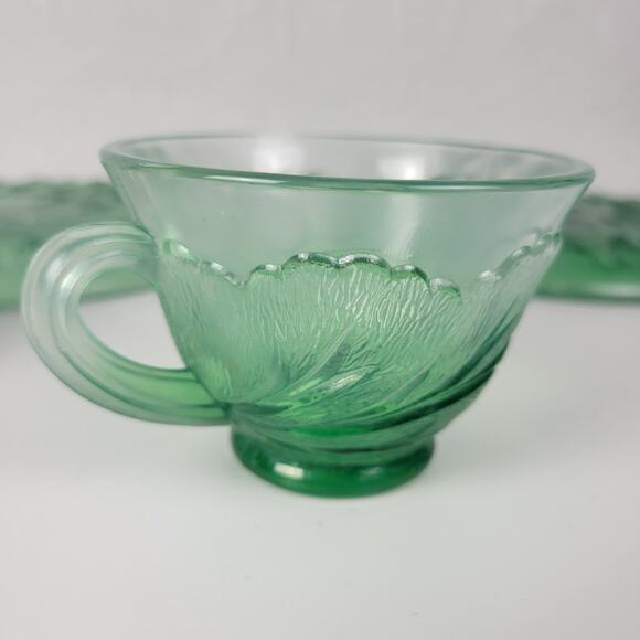 Vintage Indiana Glass Sunburst Snack Plates Tea Cups Green 9" 4-piece Set - Picture 16 of 16